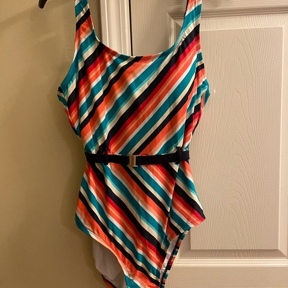 - Janzten woman’s one piece bathing suit  size 14 and 10 - Picture 2 of 5